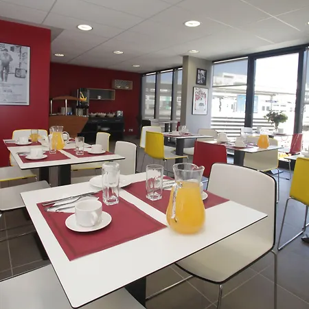 Odalys Campus - Paris Malmaison 3*